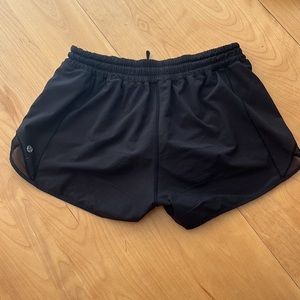 Lululemon size 8 hotty hot shorts 2.5”